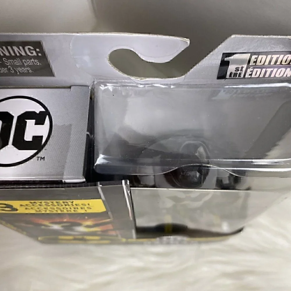 NEW Batman 4” DC The Caped Crusader w/ 3 Mystery Accessories 1st Edition